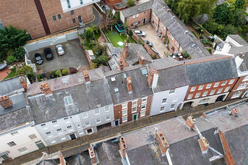 Вилла 18Th Century Townhouse In Chester City Centre Экстерьер фото