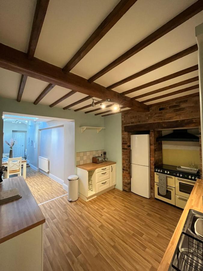 Вилла 18Th Century Townhouse In Chester City Centre Экстерьер фото