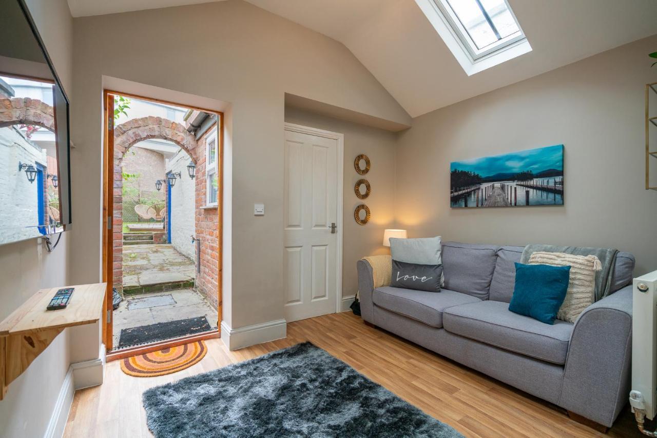 Вилла 18Th Century Townhouse In Chester City Centre Экстерьер фото