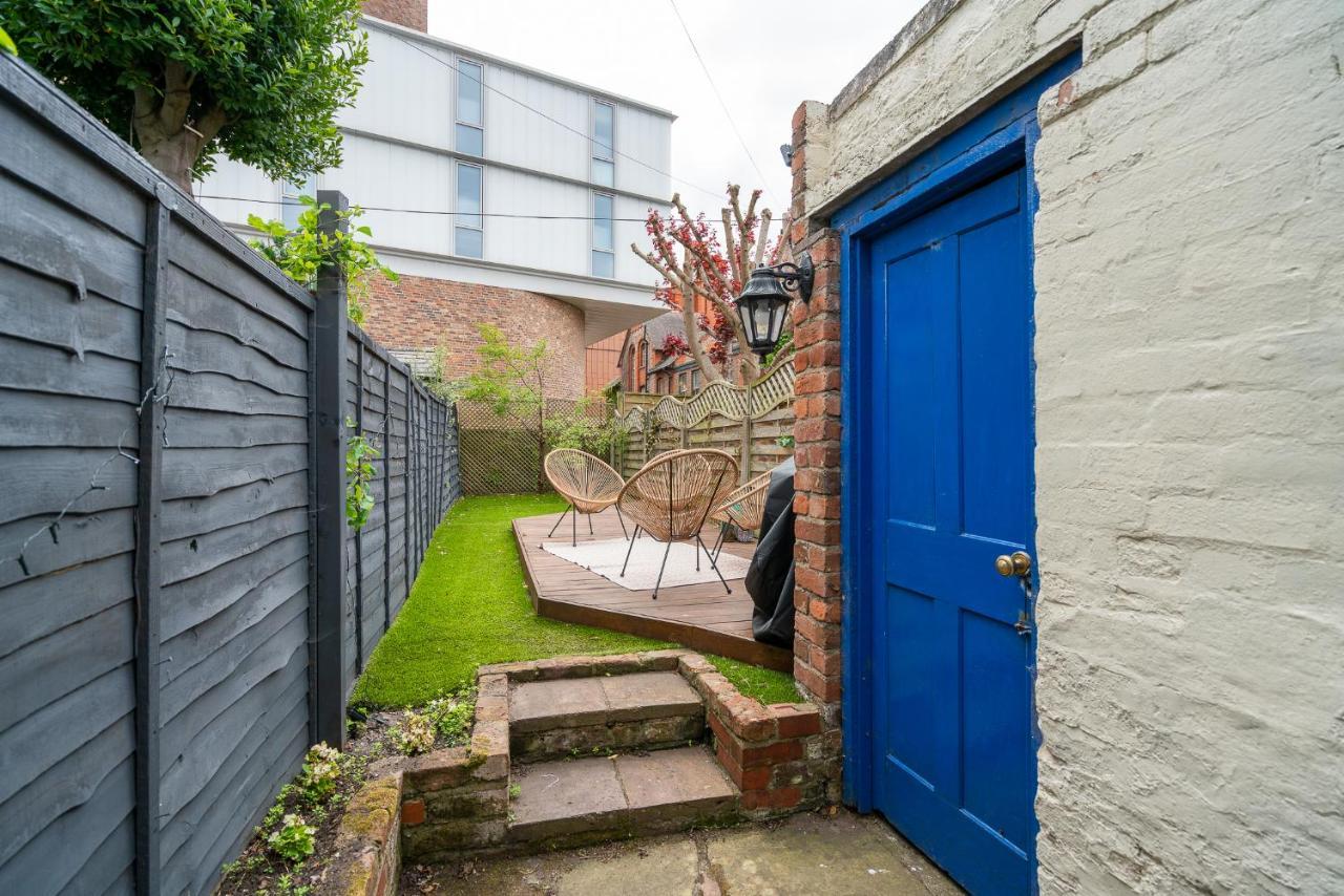 Вилла 18Th Century Townhouse In Chester City Centre Экстерьер фото