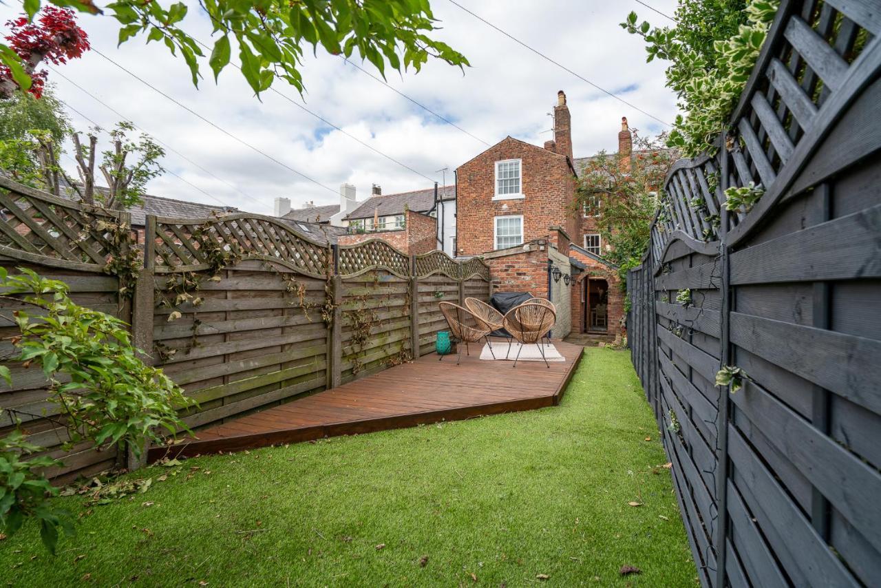 Вилла 18Th Century Townhouse In Chester City Centre Экстерьер фото